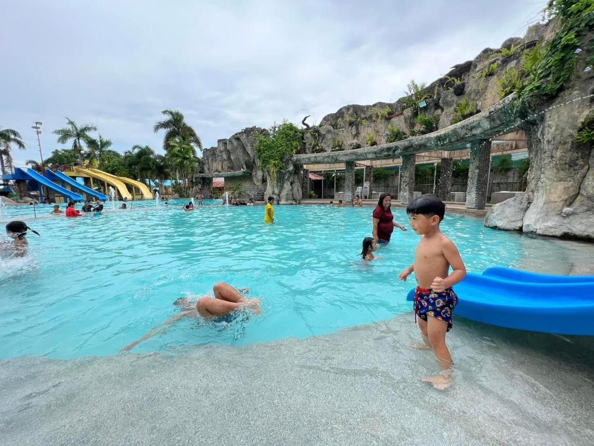 Beach Resorts Walking Distance To The Town House Davao Luaran gambar